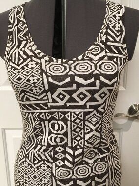 Maxi Dress Large Long Geometric Tribal Boho Print Body Hugging Racer Back Knit